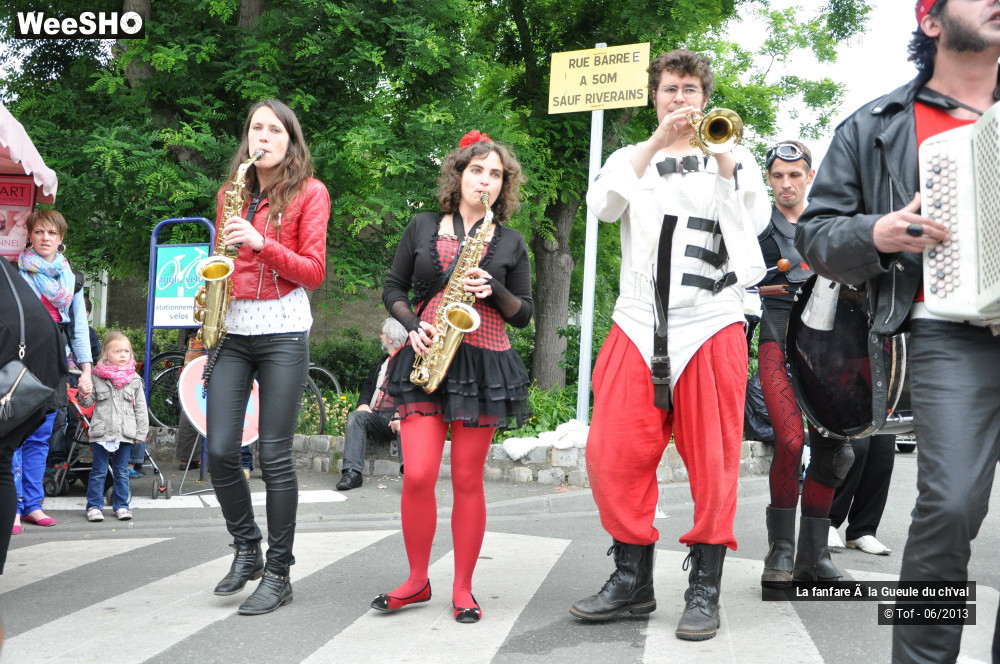 8/56 photos du spectacle La fanfare à la Gueule du ch'val